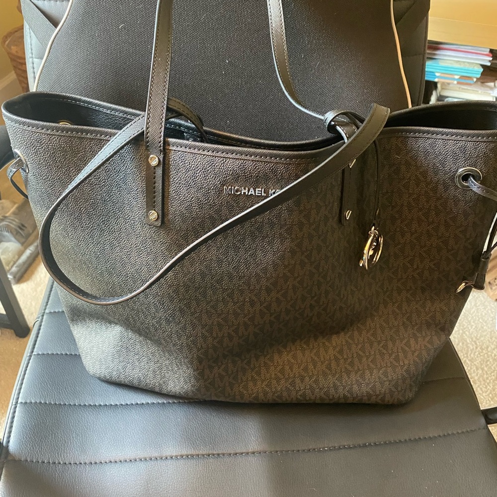 Michael Kors Outlet black tote